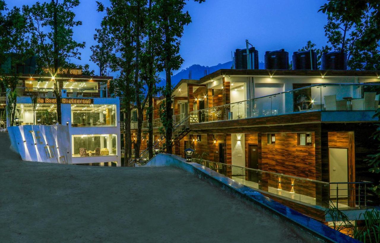 The First View Resort Lansdowne Εξωτερικό φωτογραφία