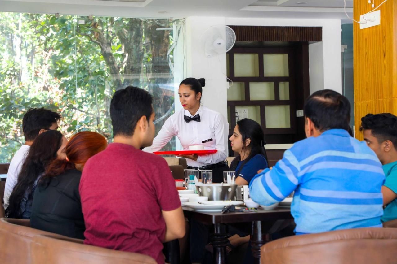 The First View Resort Lansdowne Εξωτερικό φωτογραφία