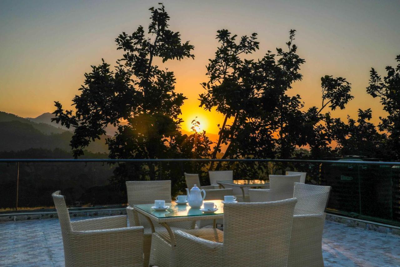 The First View Resort Lansdowne Εξωτερικό φωτογραφία