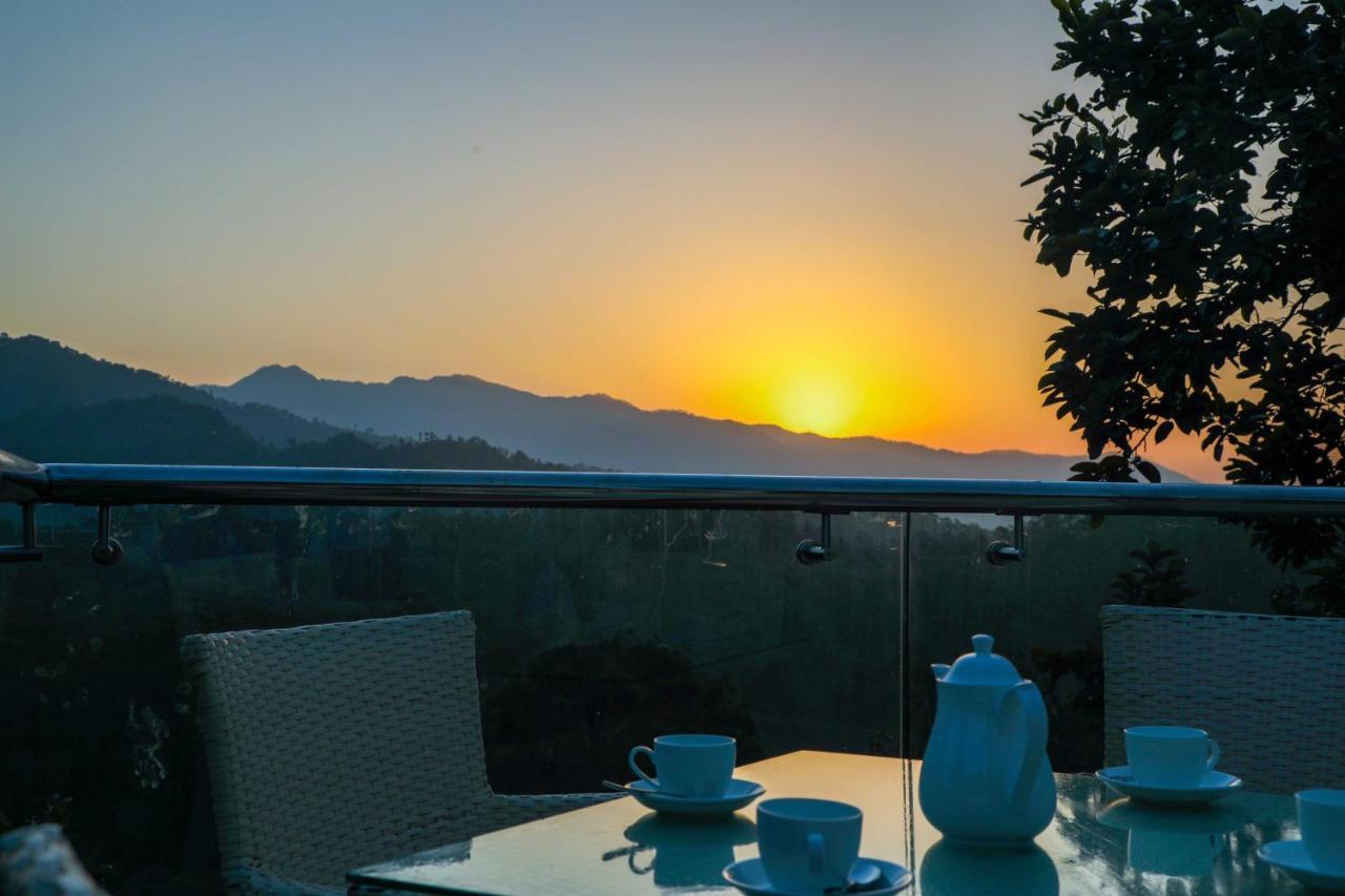 The First View Resort Lansdowne Εξωτερικό φωτογραφία