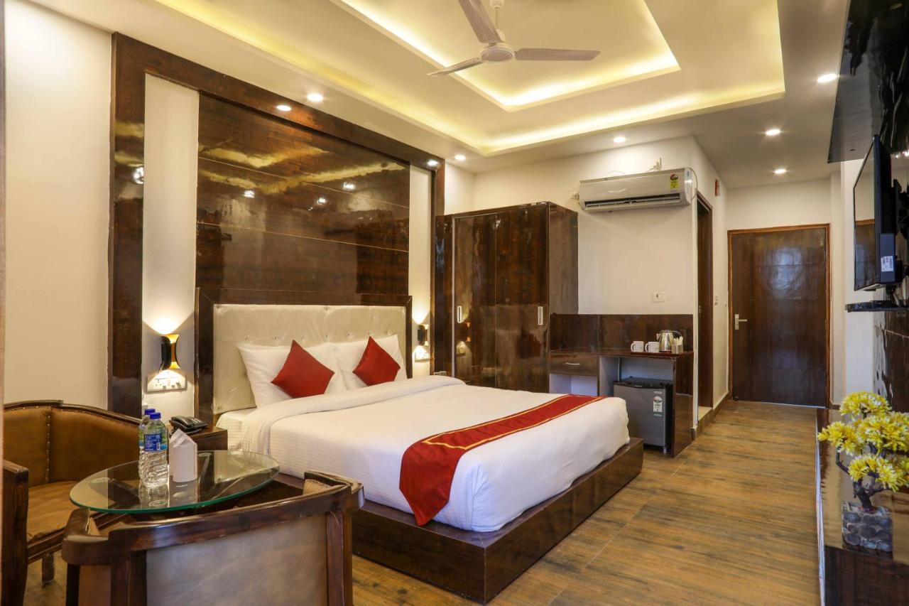 The First View Resort Lansdowne Εξωτερικό φωτογραφία